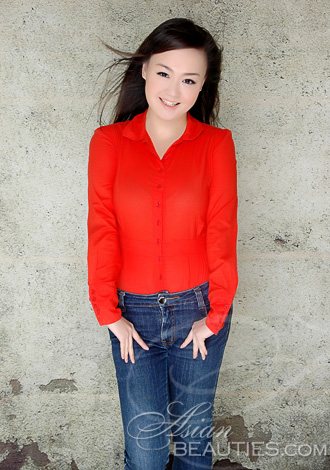 Date the woman of your dreams: pretty Asian woman Li Li from Chengdu